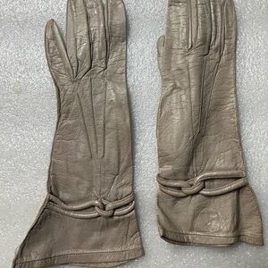 Vintage Chic Taupe Leather Gloves Size 6 1/2